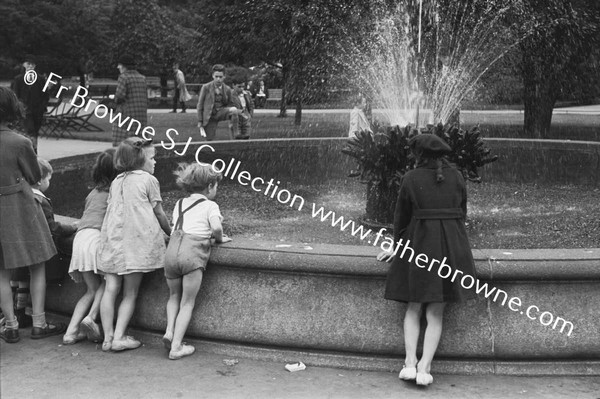 ST STEPHEN'S GREEN CHILDREN AT THE FOUNTAIN